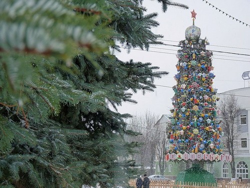 Новомосковцев приглашают на открытие главной городской новогодней елки
