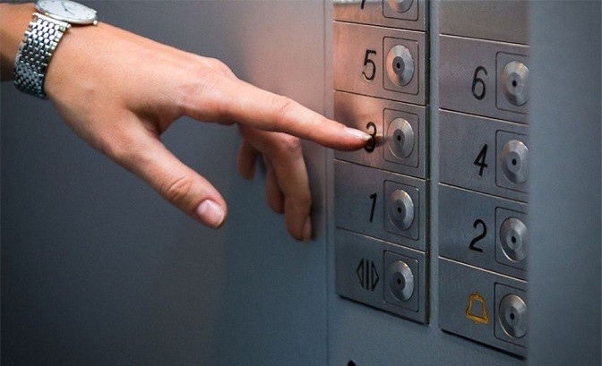 В Новомосковске обещают усовершенствовать диспетчерскую службу лифтов