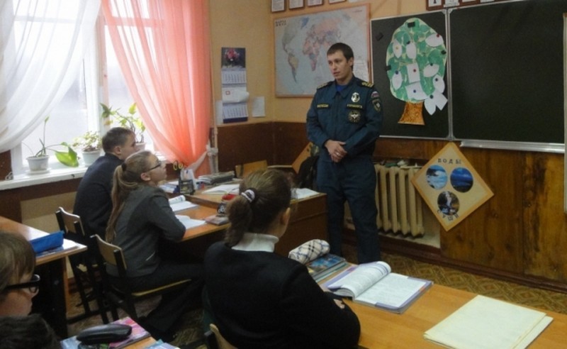 Школьникам Новомосковска рассказали о безопасности на воде