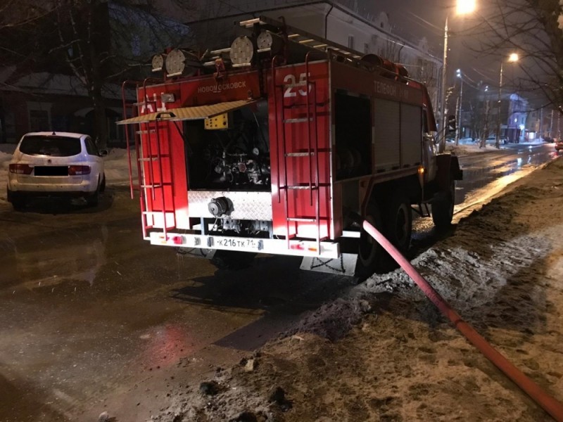 7 пожарных тушили горящий дом на улице Березовой 