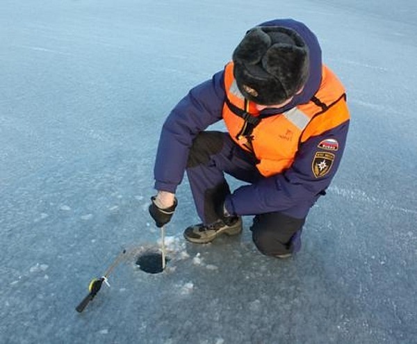 Толщина льда на новомосковских водоемах пока остается безопасной