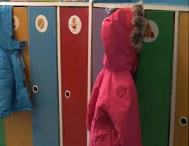 Родители одного из детских садов Новомосковска пожаловались на состояние шкафчиков