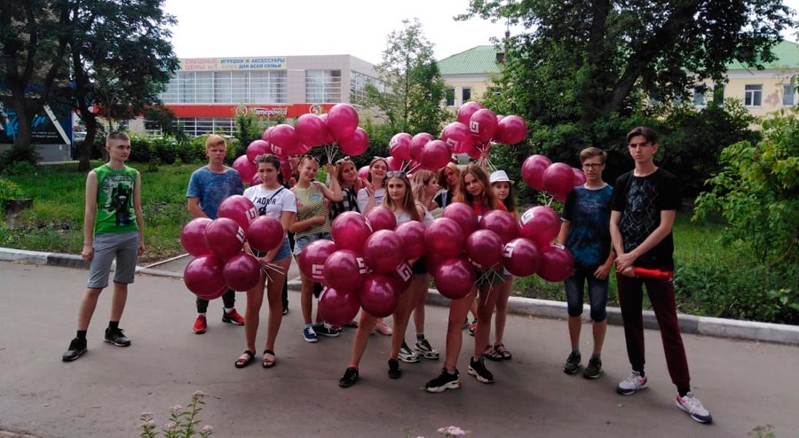 Новомосковские подростки успевают и потрудиться, и отдохнуть