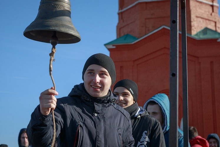 Новомосковских призывников проводят в армию на Куликовом поле