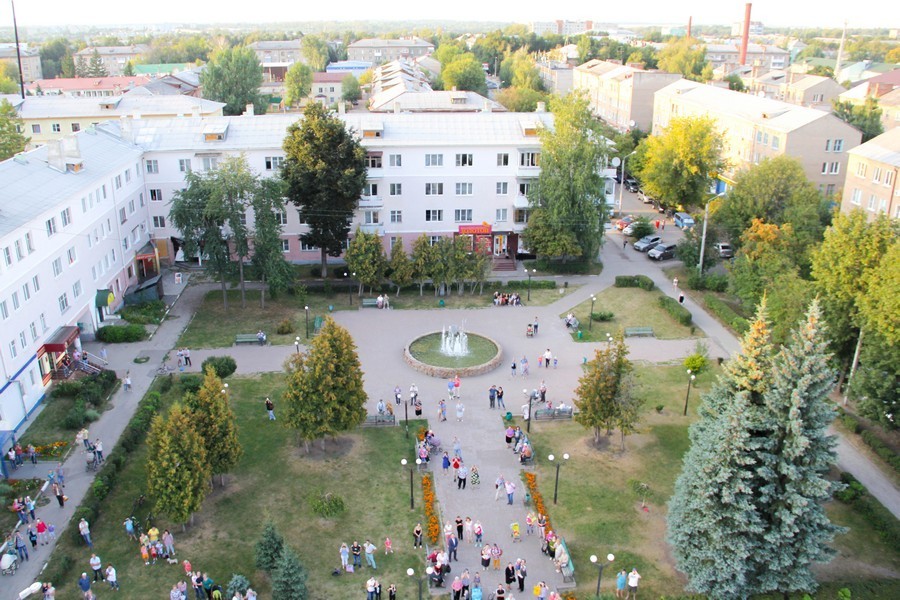 Большинство новомосковцев проводят лето в городе