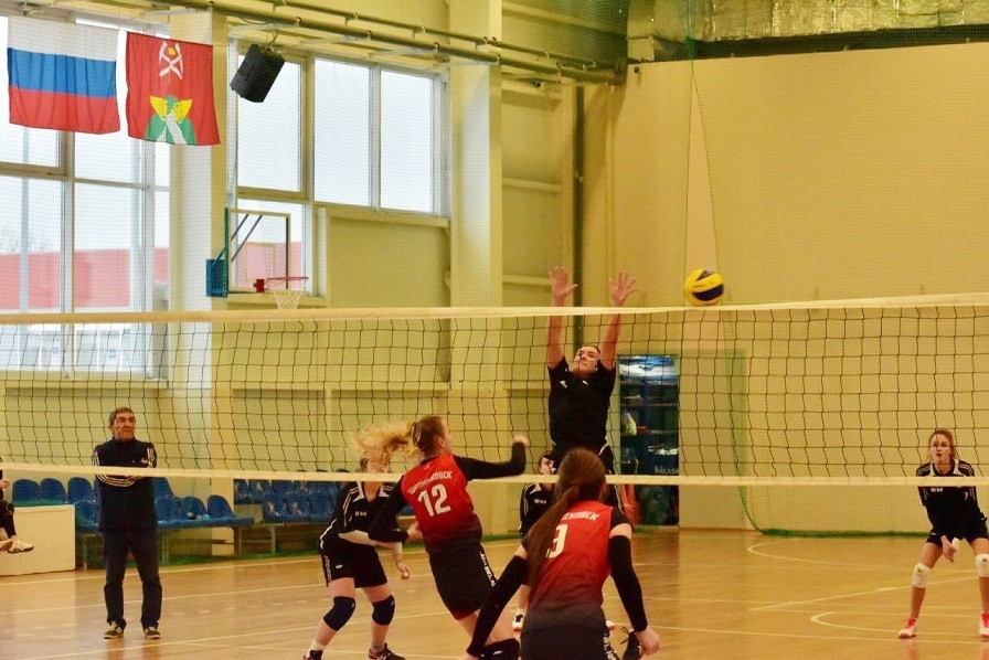 В Новомосковске завершилось Первенство города по волейболу среди девушек