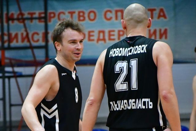 Баскетболисты "Новомосковска" провели две гостевых игры в Липецке