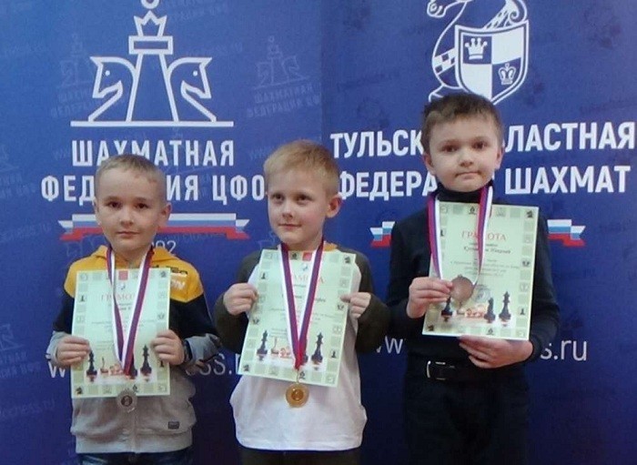 Юные новомосковские шахматисты заняли весь пьедестал на первенстве области