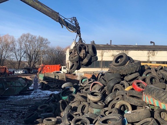 Более 150 тонн отработанных покрышек из Новомосковска отправились на утилизацию 