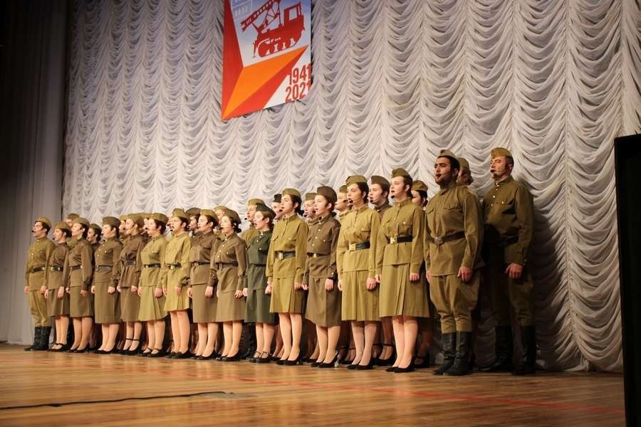 В Новомосковске торжественно отметили 80-летие освобождения города