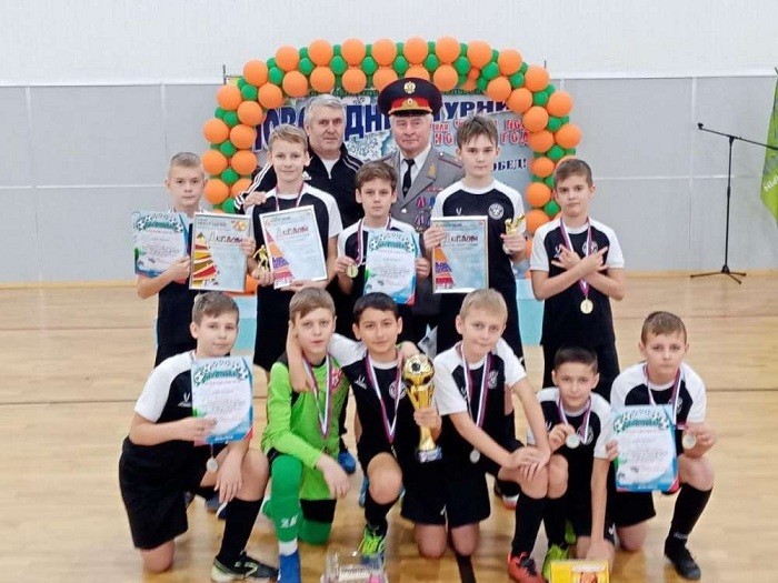 Юные новомосковские футболисты выиграли турнир по мини-футболу