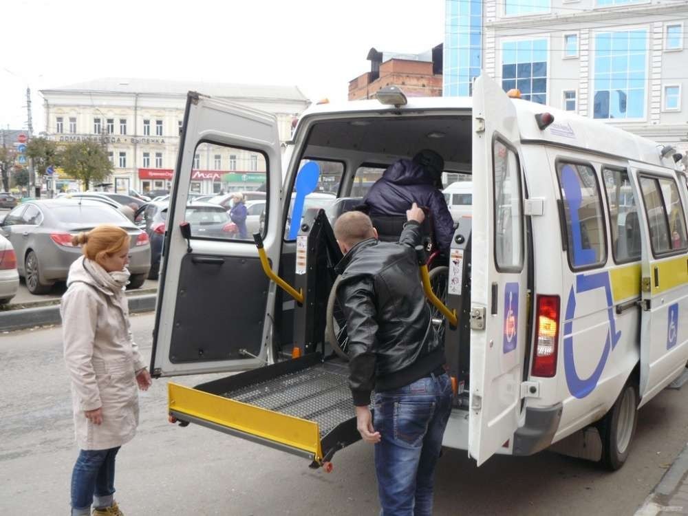 В Тульской области изменился номер телефона и график работы "социального такси"