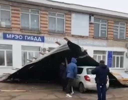 Из-за повреждения крыши МРЭО ГИБДД Донского переедет в Новомосковск