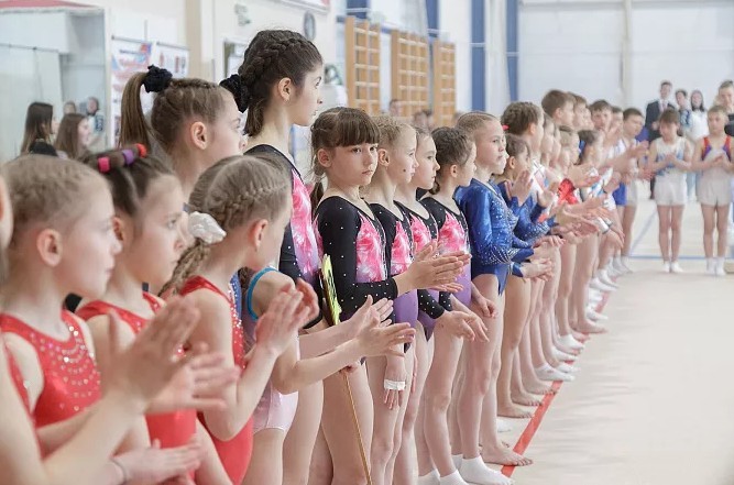 Новомосковские спортсмены участвуют в межрегиональных соревнованиях по спортивной гимнастике