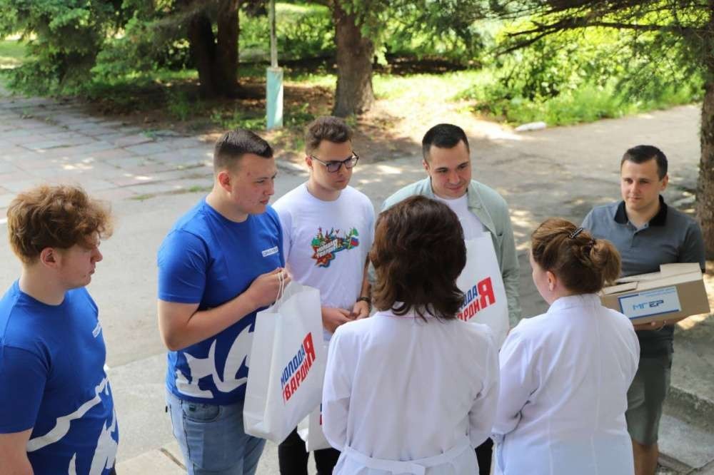 Волонтёры провели акцию "Спасибо врачам" в Новомосковске