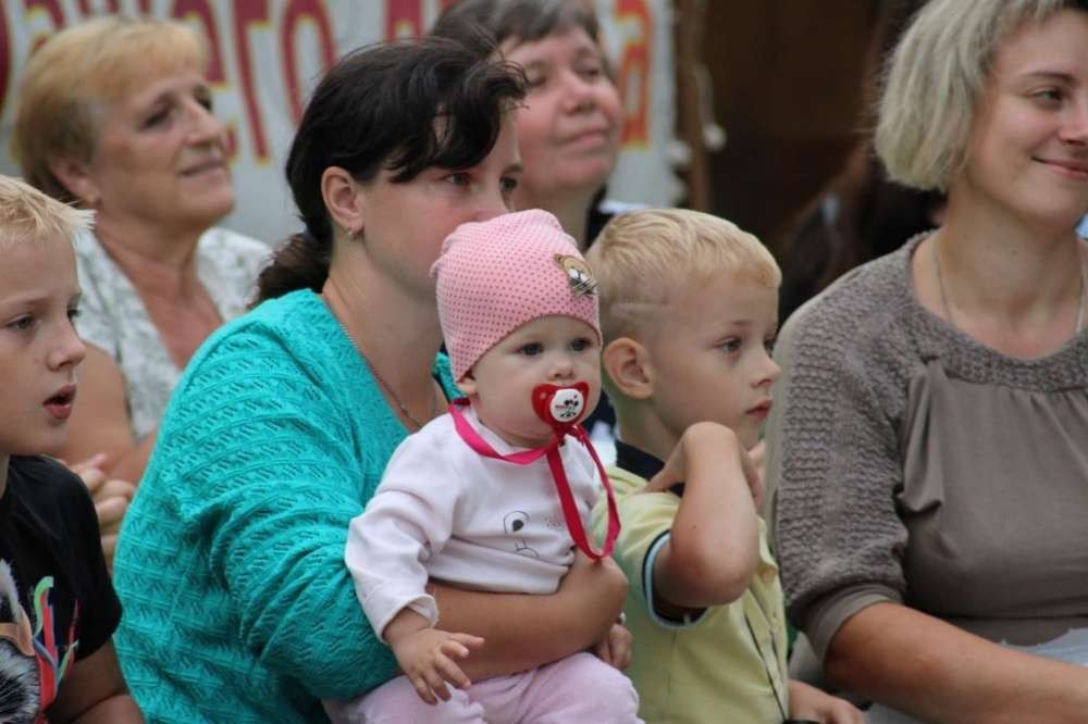 Новомосковских мамочек приглашают с детьми в библиотеку на фотопроект "Мамины сказки"