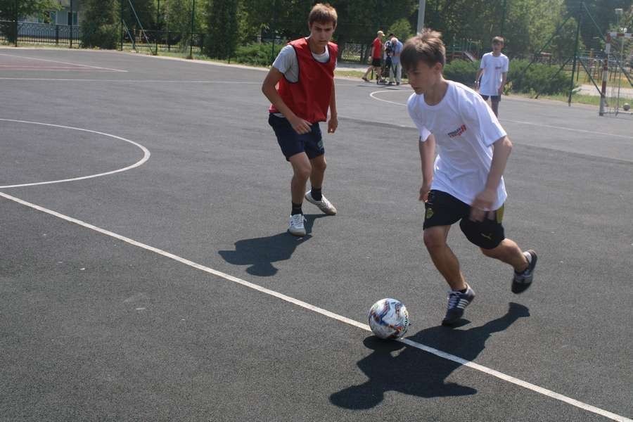 В Новомосковске стартовал турнир по мини-футболу среди дворовых команд