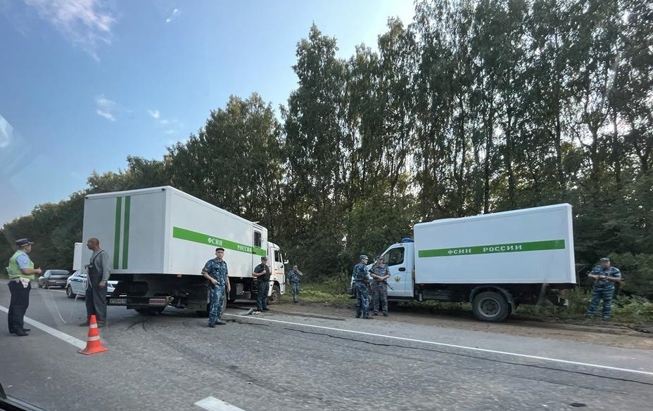 На трассе "Тула - Новомосковск" произошло тройное ДТП с участием грузовика ФСИН