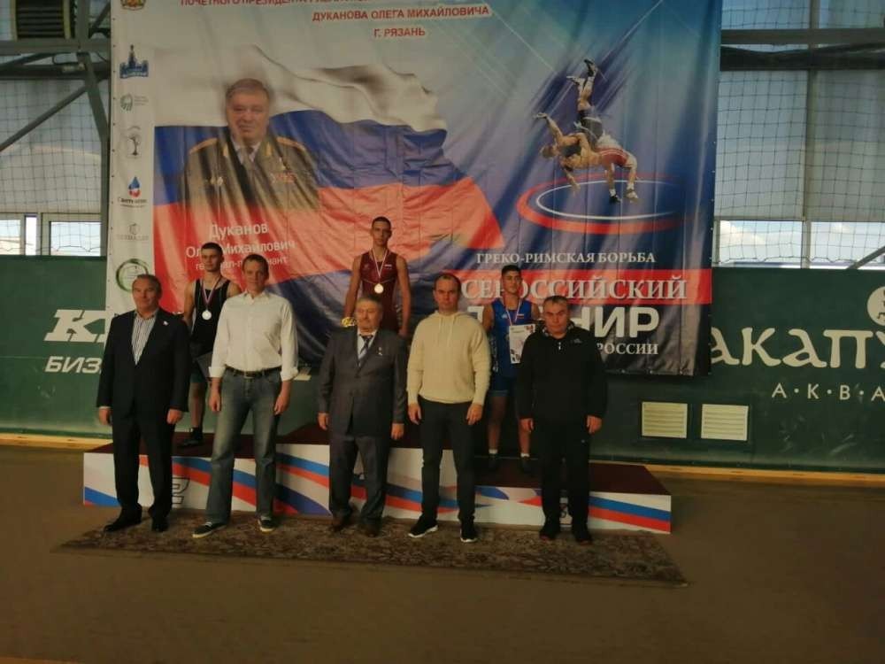 Новомосковские борцы привезли награды с турнира в Рязани