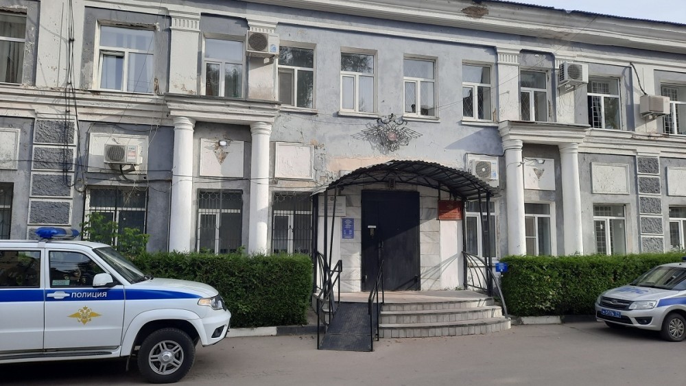 В Новомосковске капитан полиции избил девушку за попытку доказать свою невиновность