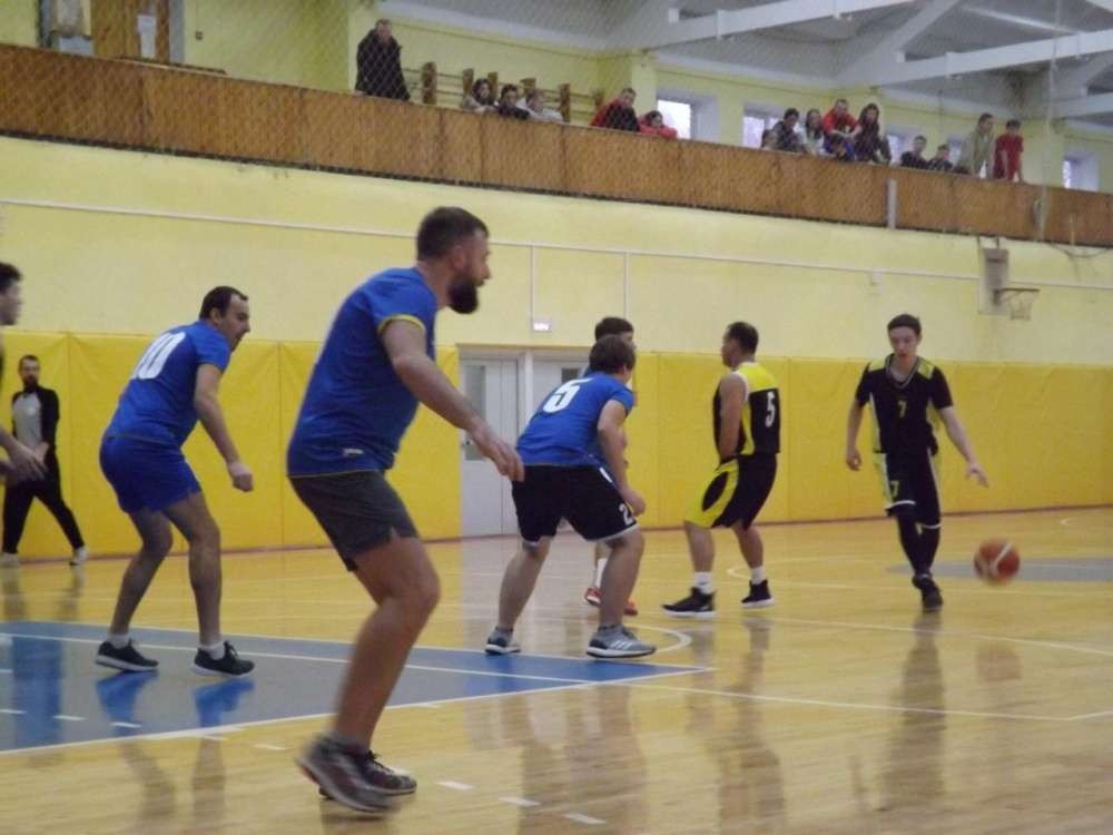 В Новомосковске прошел турнир по баскетболу