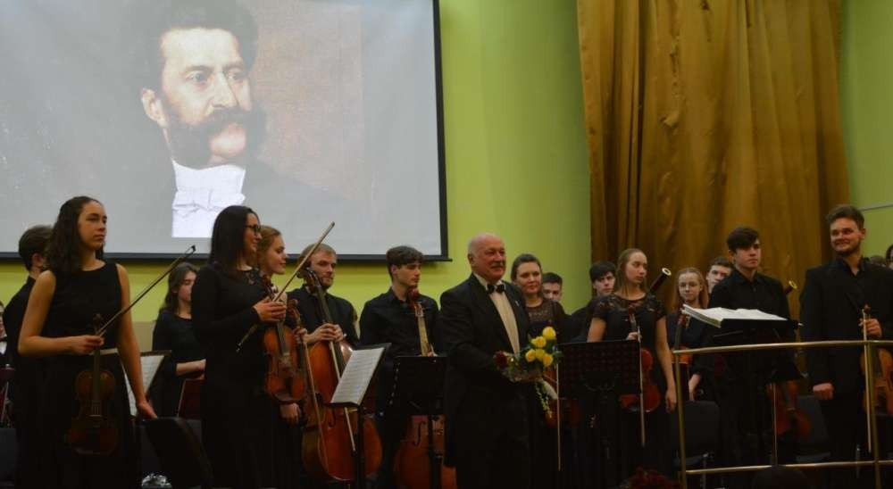 Двумя концертами Новомосковский симфонический оркестр открыл сезон