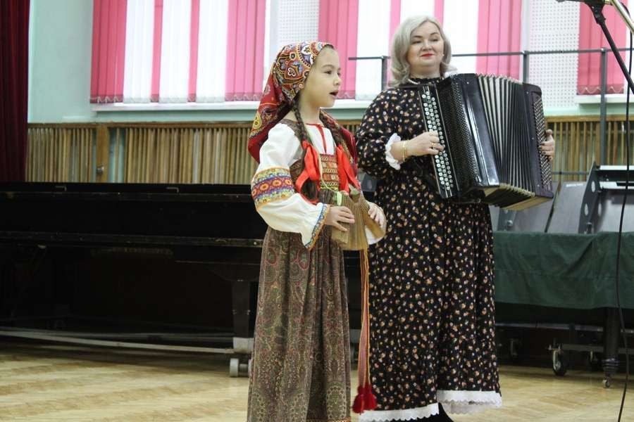 В ДМШ № 1 сегодня проходит конкурс-фестиваль исполнителей русской народной песни