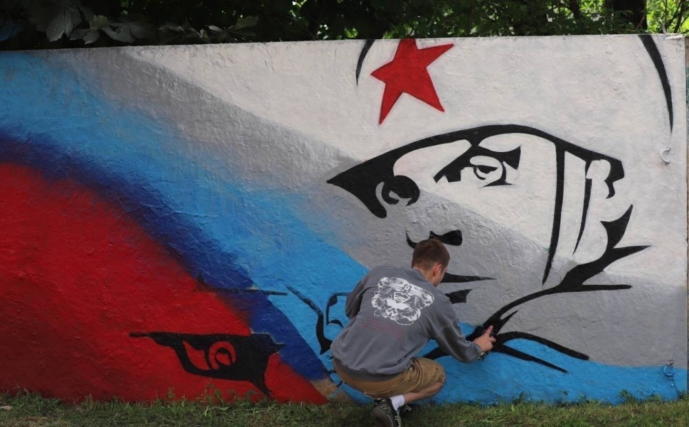 В Новомосковске появилось еще одно патриотическое граффити 
