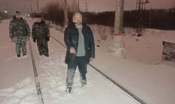 В Новомосковске на железнодорожной станции Урванка задержали мужчину, забравшего 