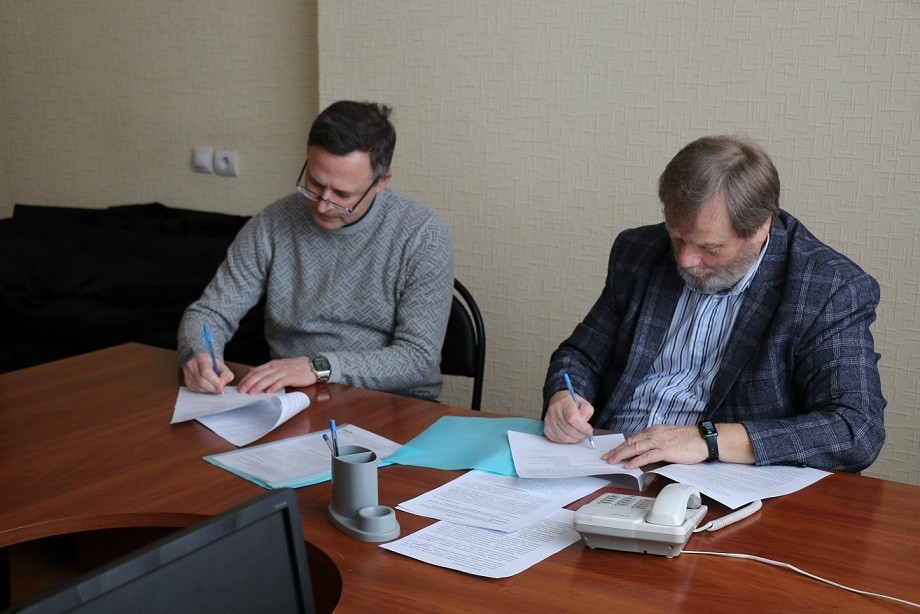 ТИК Новомосковска подписывает соглашения об информационном сотрудничестве с местными предприятиями 
