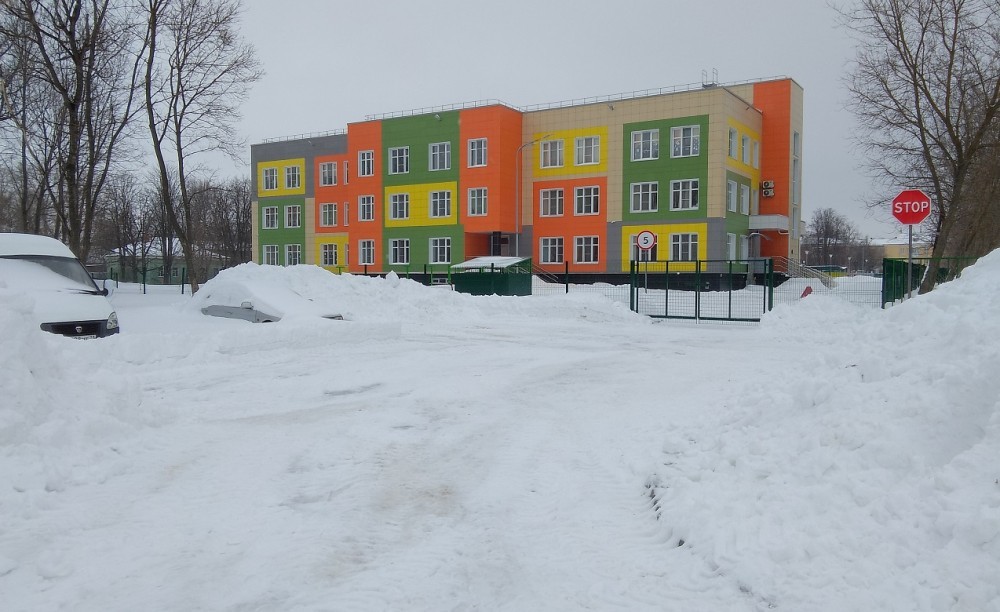Пожарный выезд к детскому саду на улице Присягина расчистили от снега