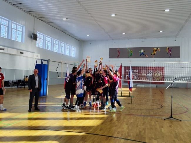 Новомосковские волейболисты одержали победу на соревнованиях в Кимовске