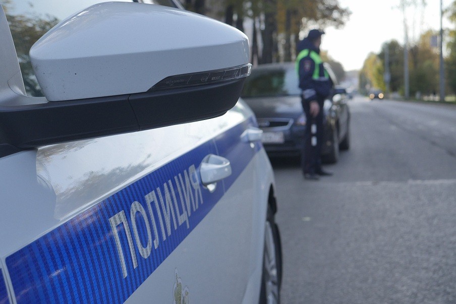 В Новомосковске сотрудники ГИБДД выявляют водителей, не имеющих или лишенных прав