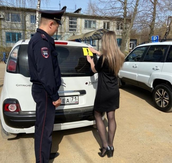 Начинающим водителям в Новомосковске напомнили об осторожности на дороге