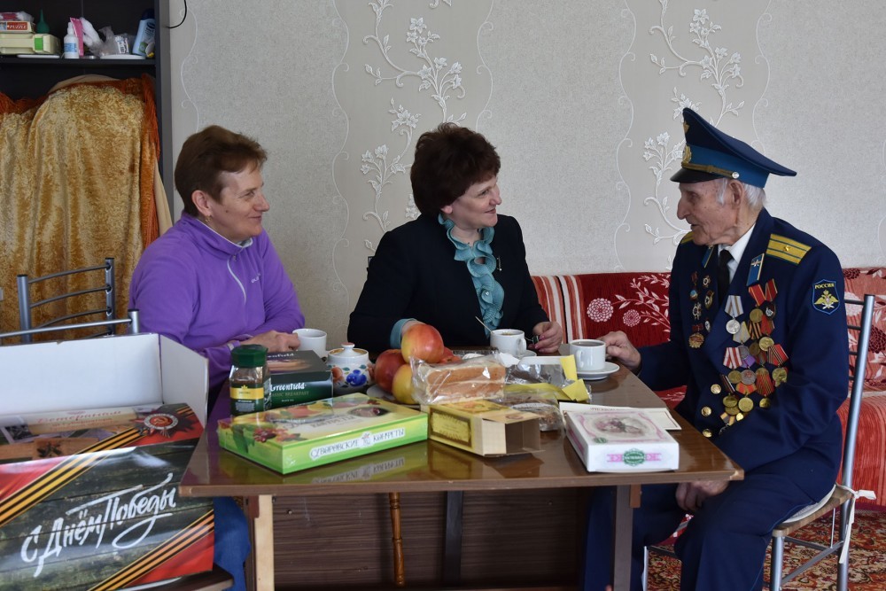Тульские ветераны начали получать подарки ко Дню Победы