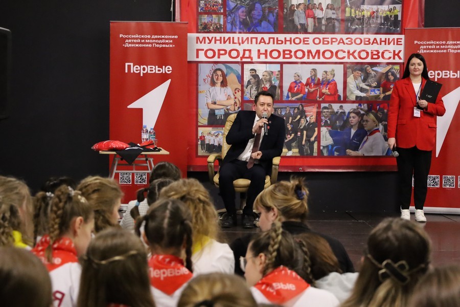 Руслан Бутов побывал в профильном лагере школьного актива "Содружество"